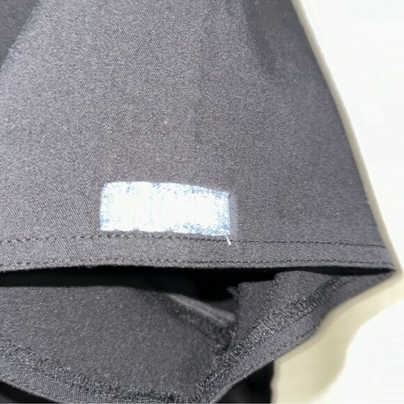 MEDCOUTURE L Touch Black Short Sleeve One Pocket V-Neck Scrub Top - Picture 7 of 15